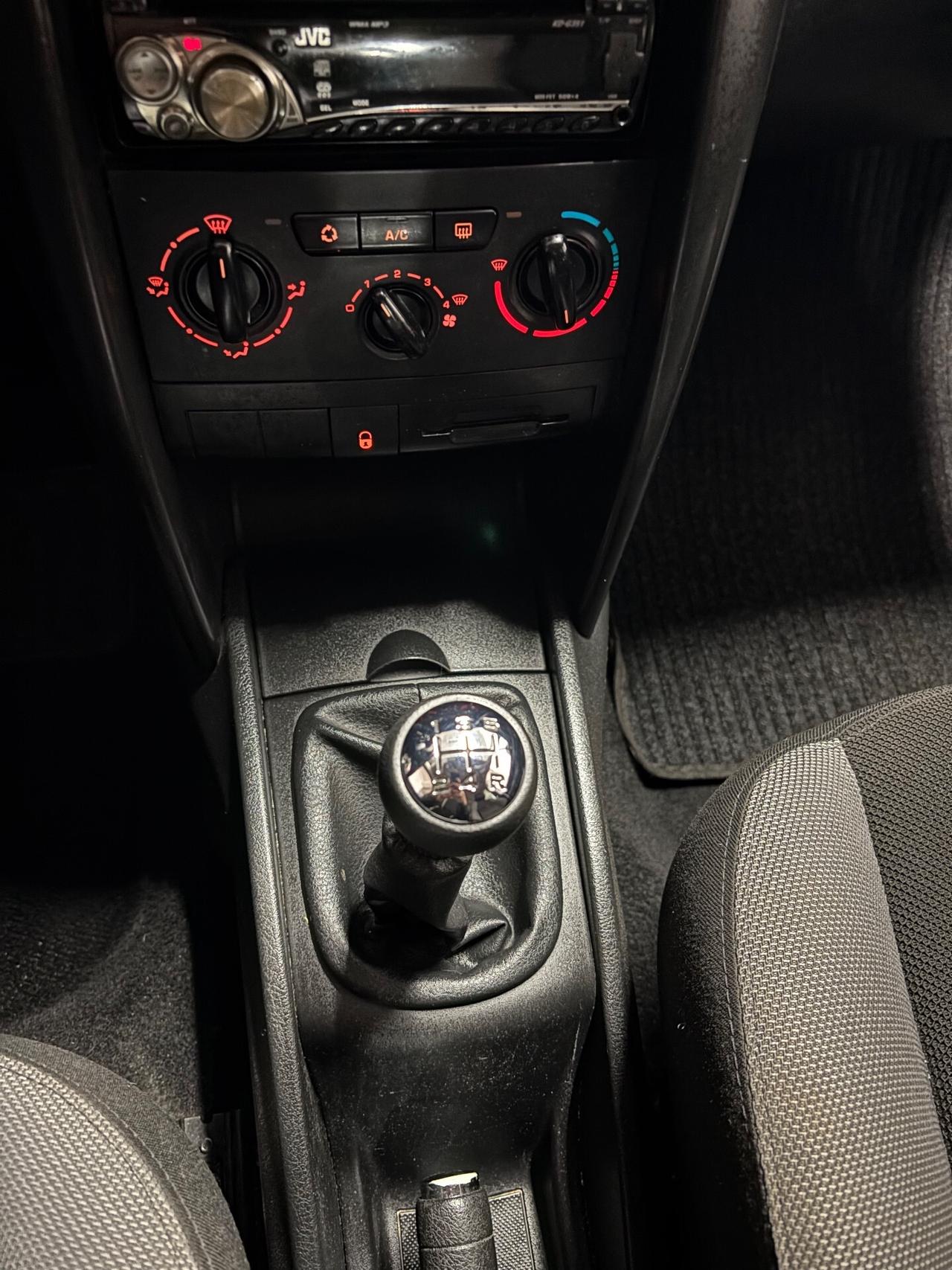 Peugeot 207 1.4 HDi 70CV OK NEOPATENTATI