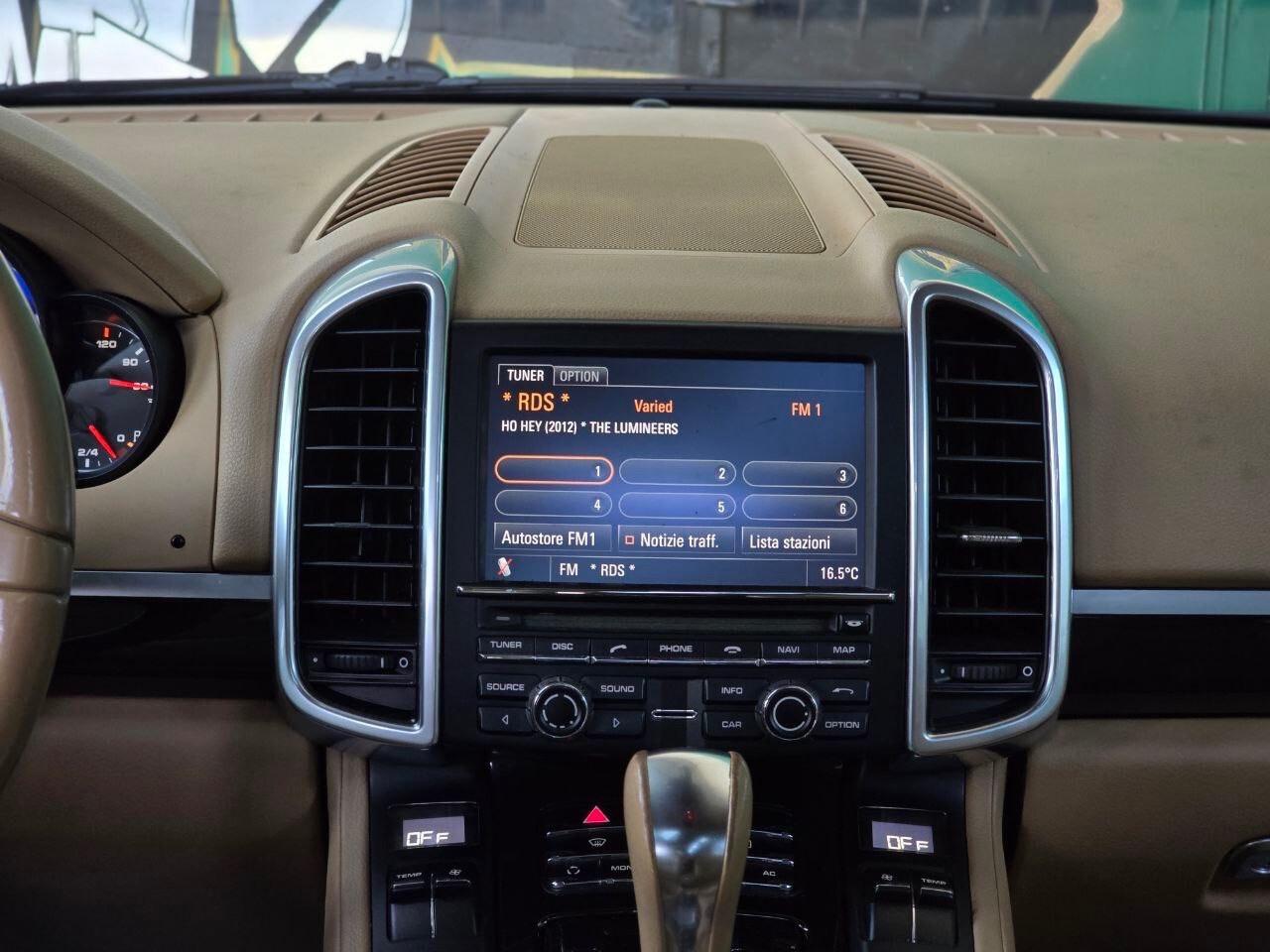 Porsche Cayenne 958 3.0 TDi *TETTO