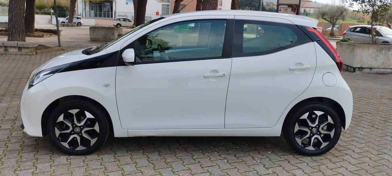 Toyota Aygo Connect 1.0 VVT-i 72 CV 5 porte x-play