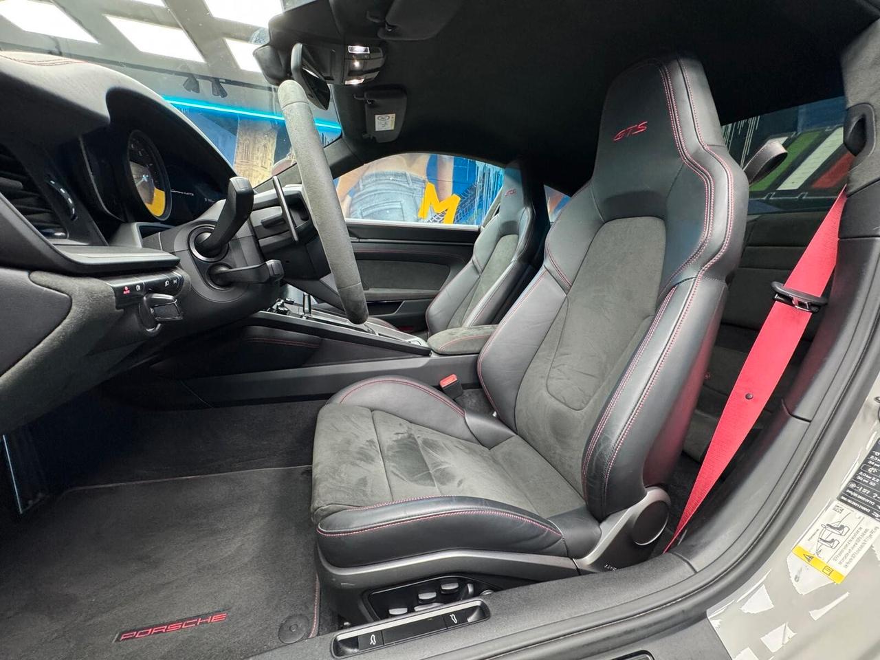 Porsche 911 Carrera 4 GTS (340)