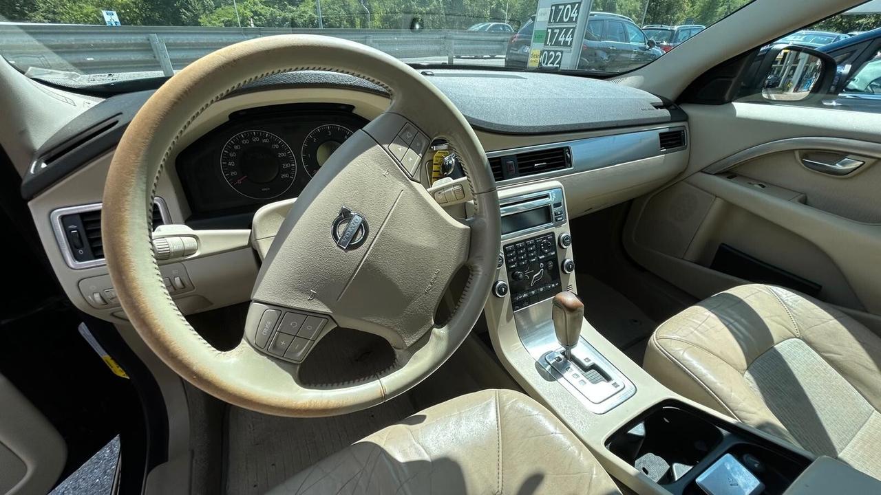 Volvo V70 2.4 D5 AWD Summum