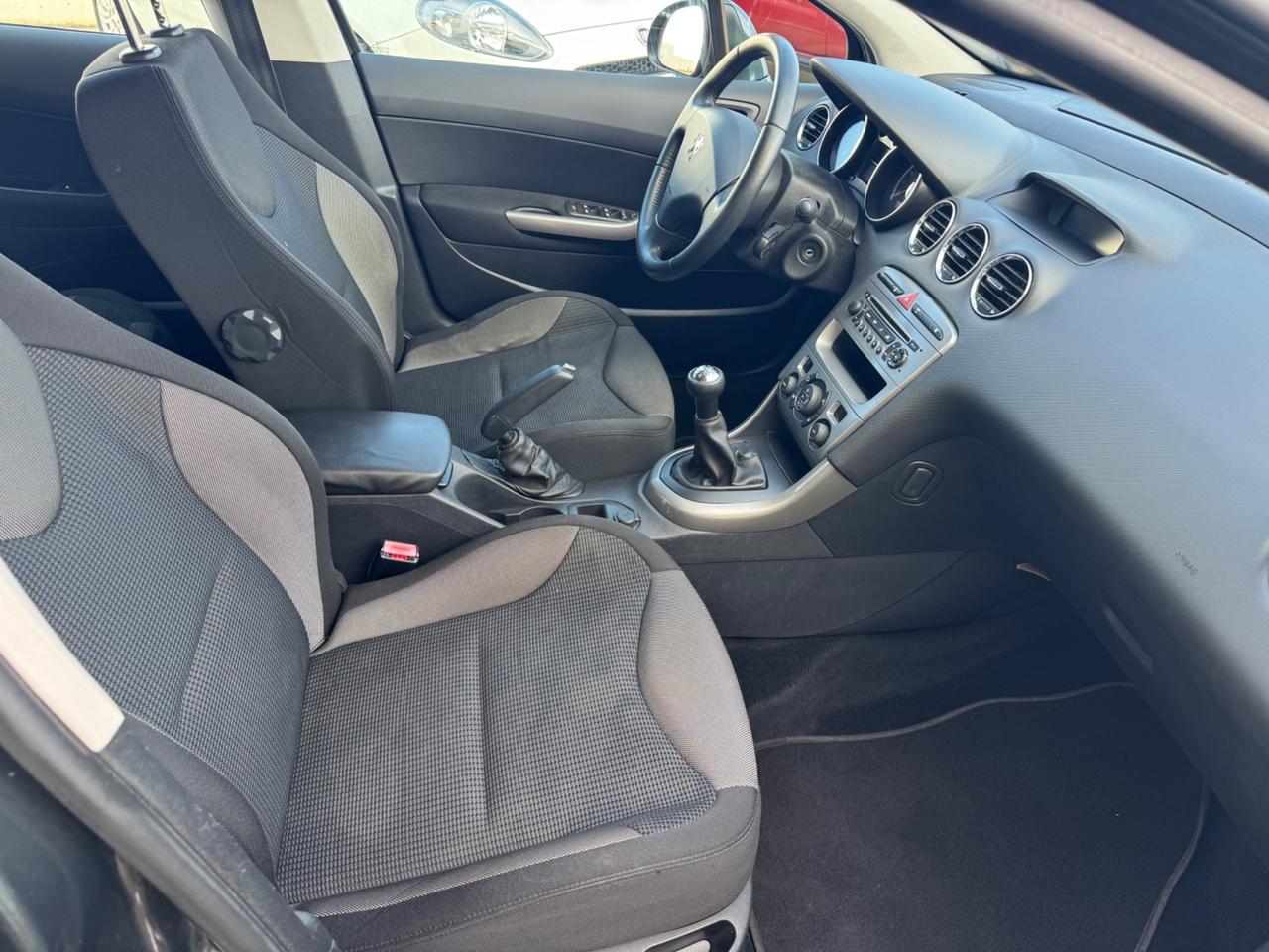 Peugeot 308 1.6 HDi 90CV -151.000 KM