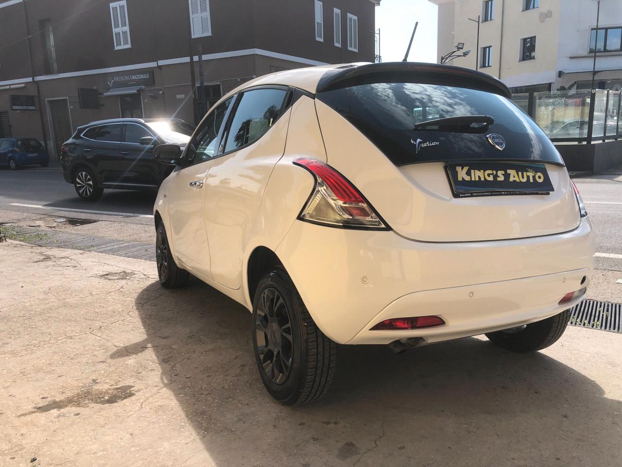 Lancia Ypsilon 0.9 TwinAir 85 CV 5 porte Metano Ecochic Platinum