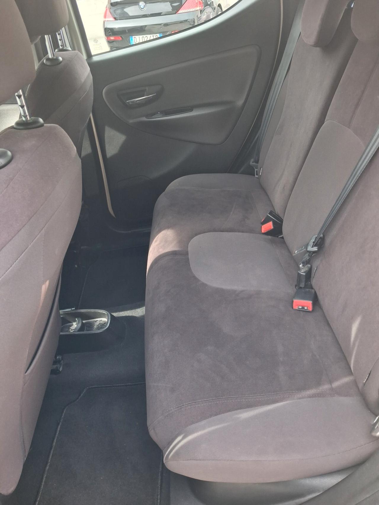 Lancia Ypsilon 0.9 TwinAir 85 CV Cambio Automatico