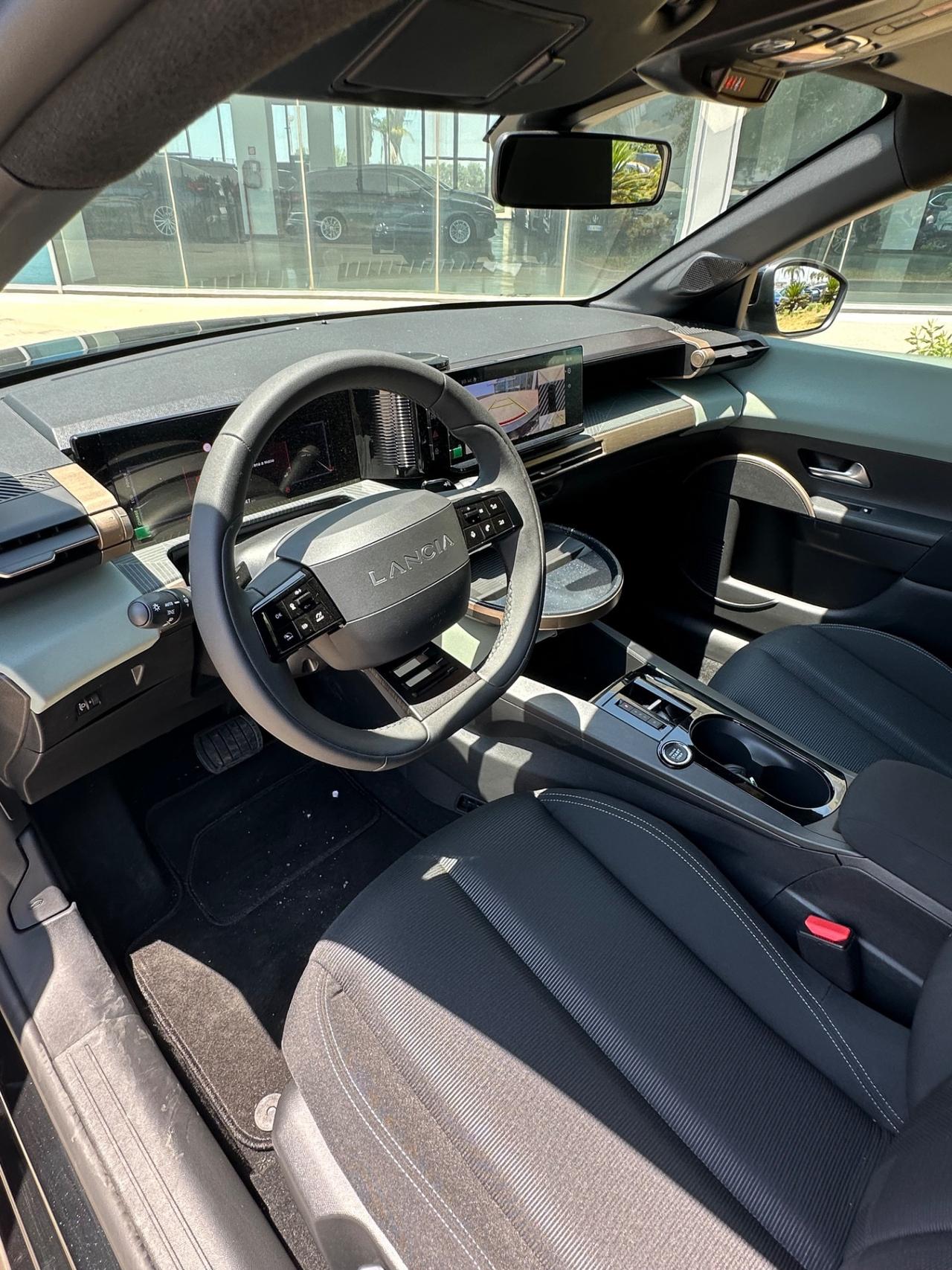 Lancia Ypsilon 1.2 mhev e-dct possibilità noleggio no scoring