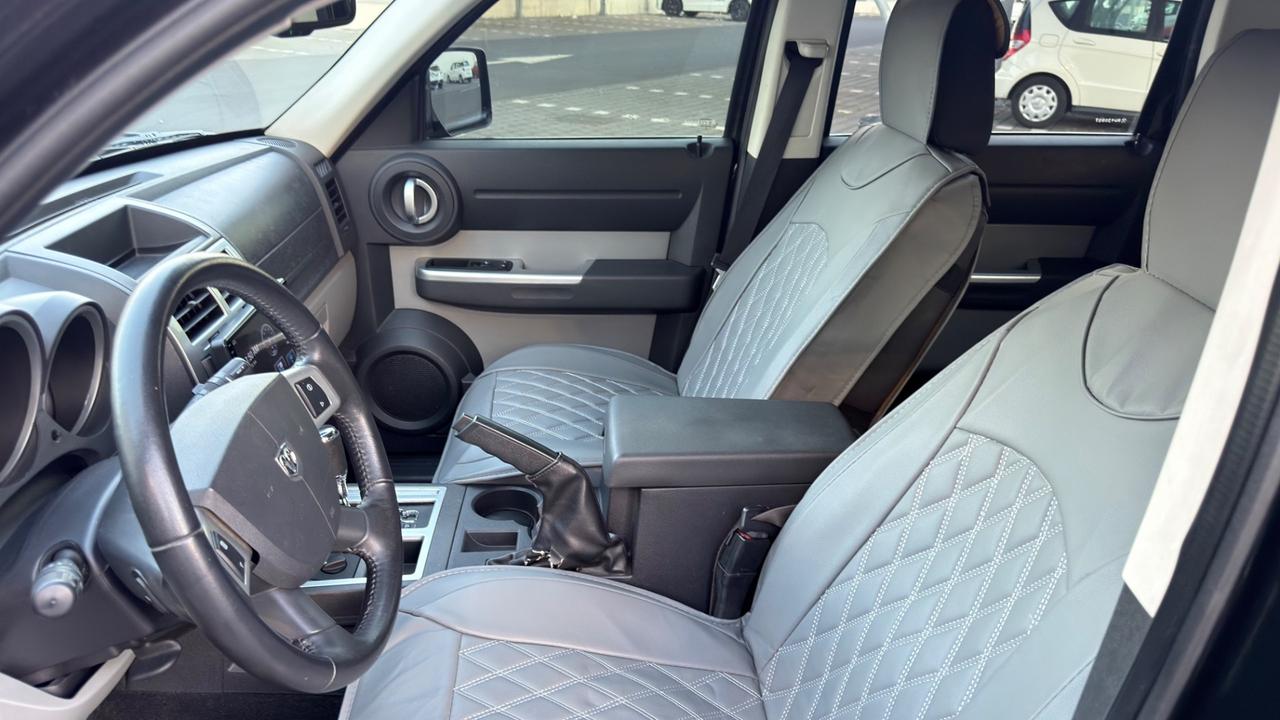 Dodge Nitro 2.8 CRD SXT 4WD BLACK Edition unica