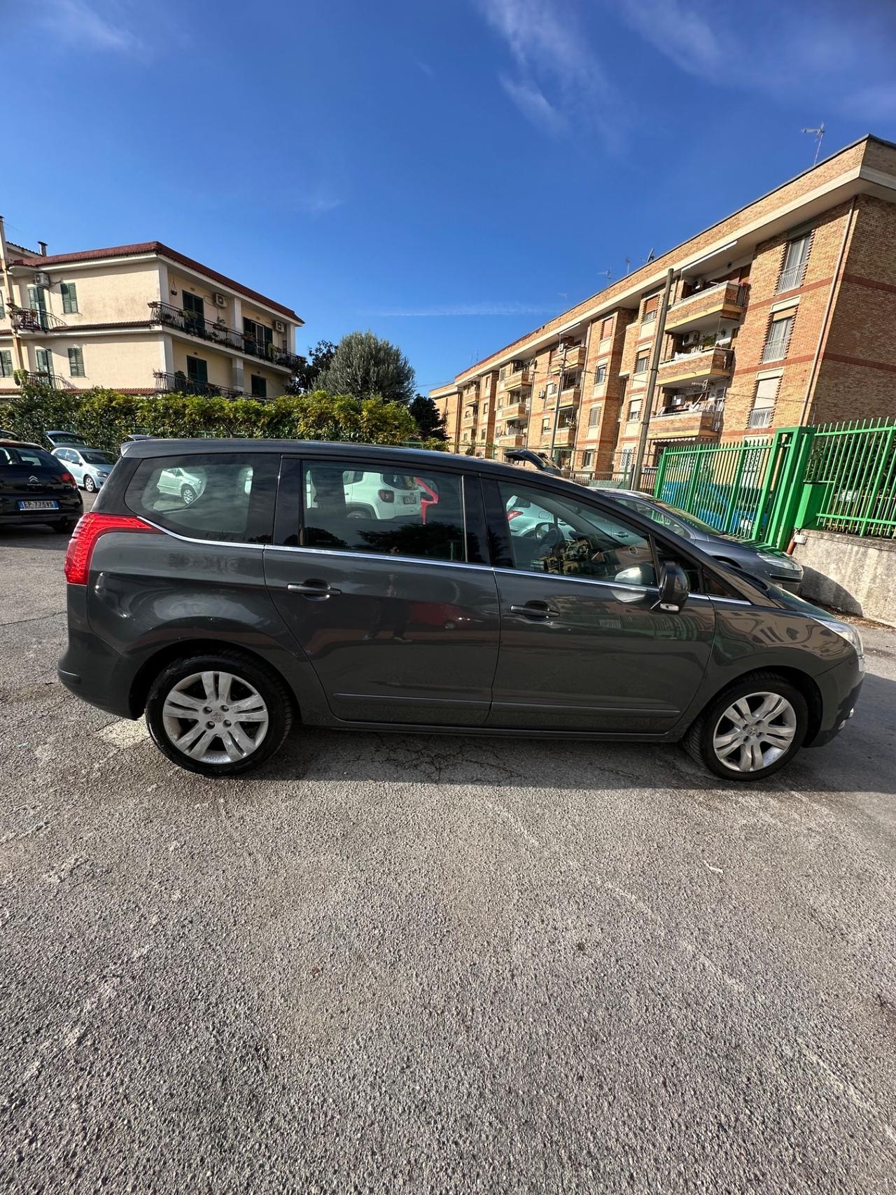 Peugeot 5008 2.0 HDi 150CV Féline