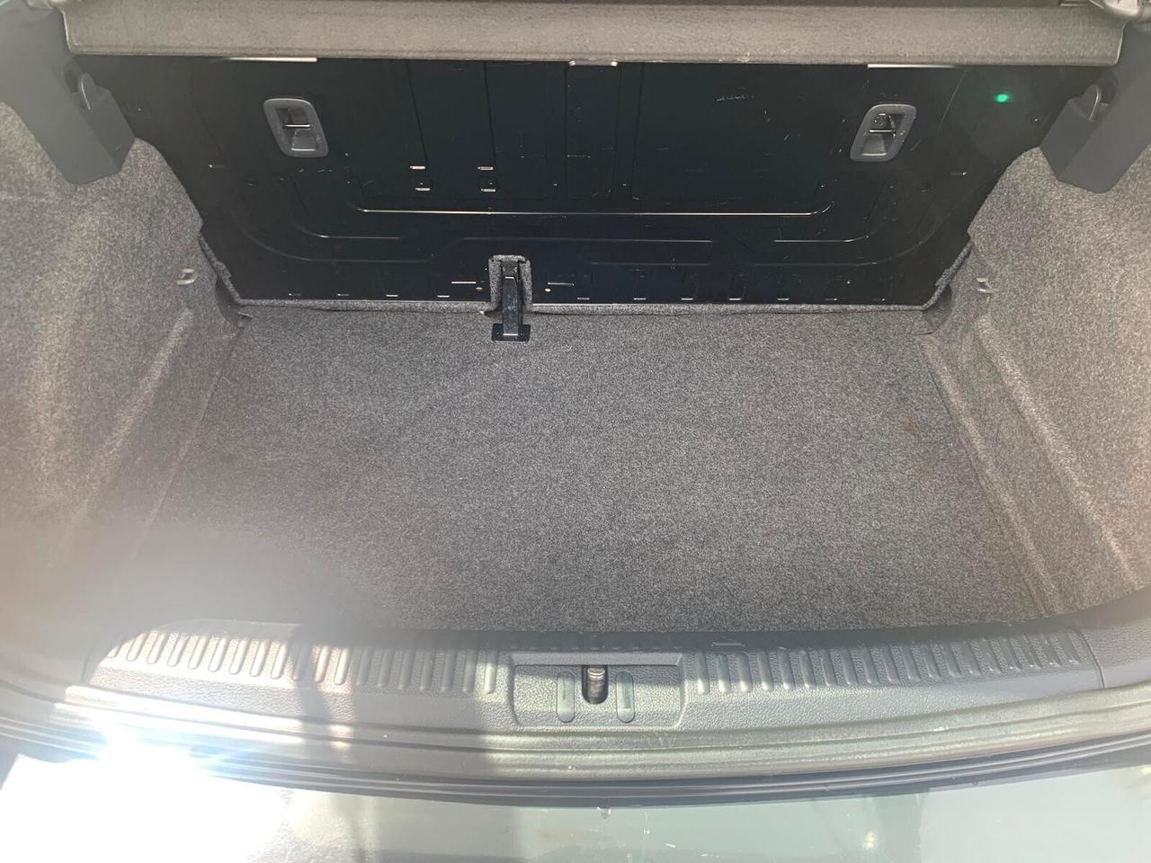 Volkswagen Polo 1.0 MPI 5P Trendline - 2014