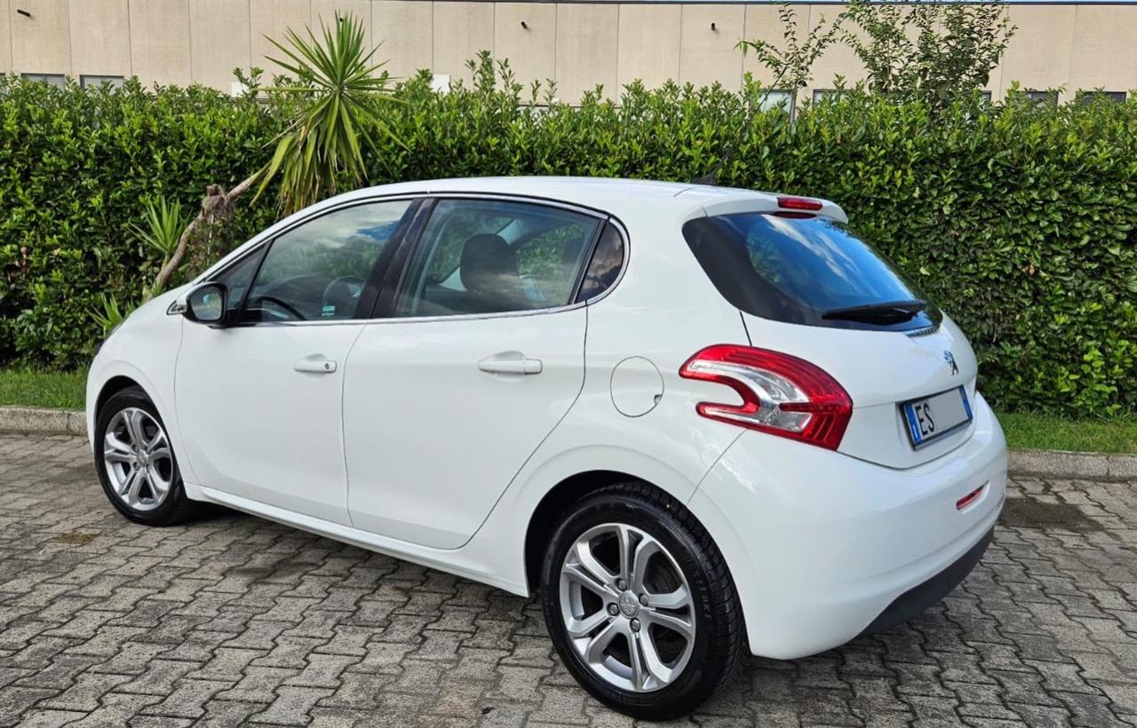 Peugeot 208 1.4 HDi 68 CV Allure EURO5B