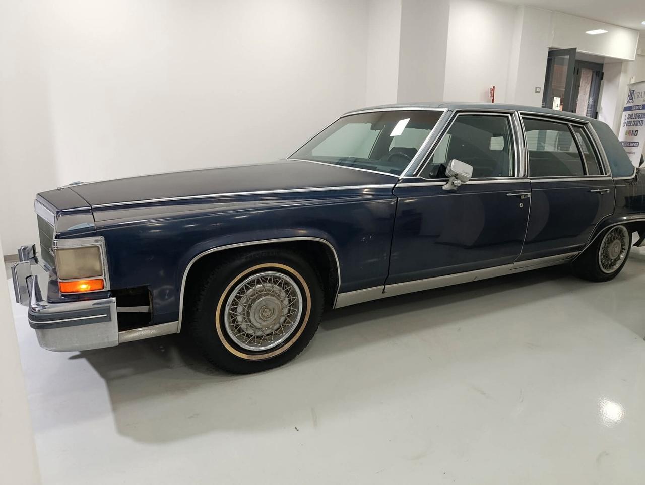 Cadillac Fleetwood BROUGHAM