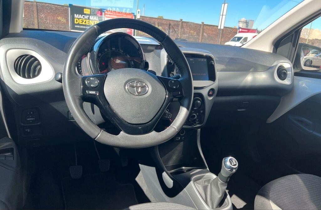 Toyota Aygo Connect 1.0 VVT-i 72 CV 5 porte x-play