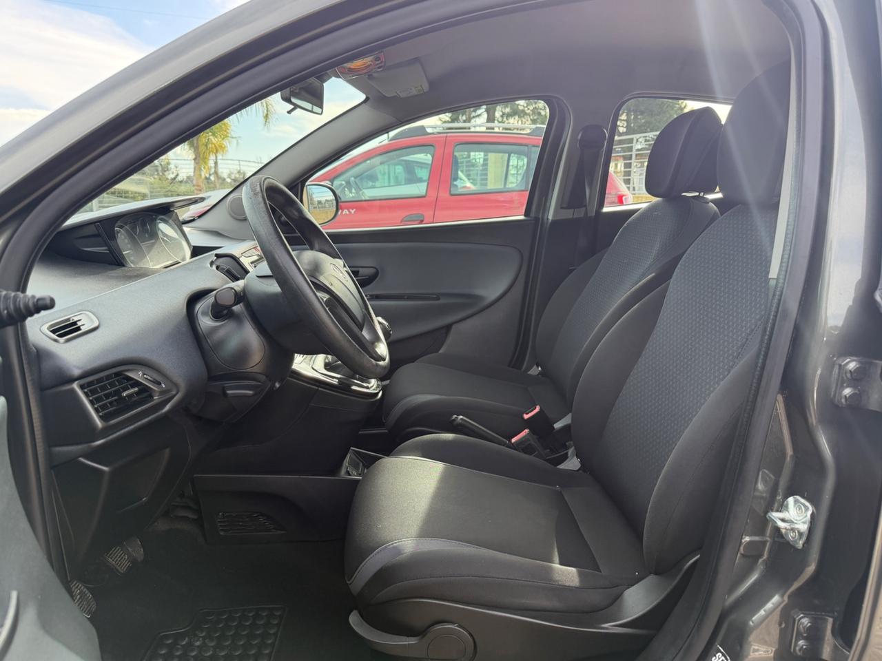 Lancia Ypsilon 1.2 69 CV 5 porte Gold