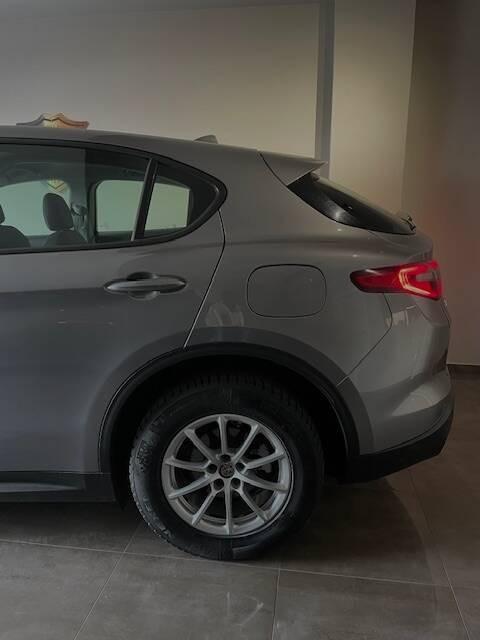 Alfa Romeo Stelvio 2.2 t Business Q4 210cv auto my19
