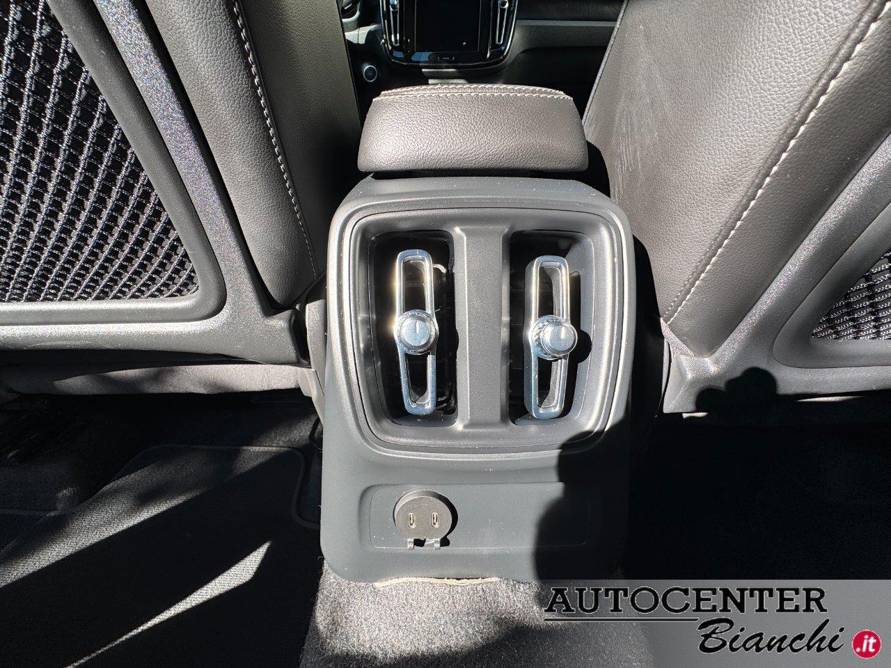 Volvo XC40 1.5 t4 recharge phev Plus Bright auto