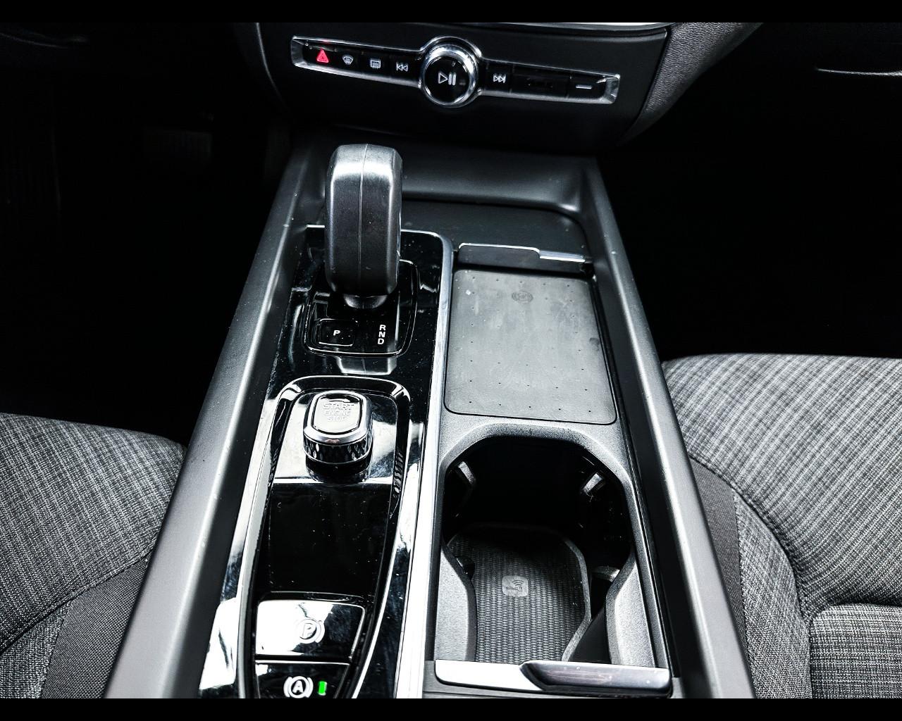 VOLVO V60 (2018-->) - V60 B4 (d) automatico Core