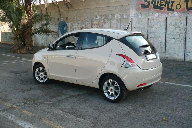 Lancia Ypsilon 1.2 69 CV 5 porte Silver