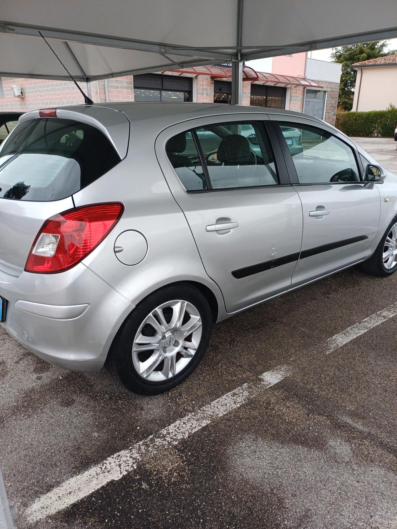 Opel Corsa 1.2 5 porte Easytronic Cosmo adatta a neopatentati