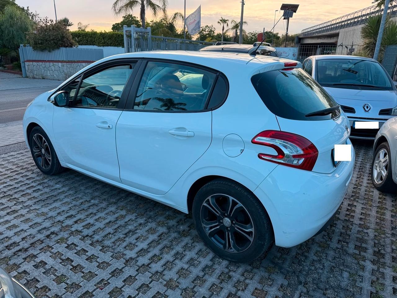 Peugeot 208 1.2benz 82 5 porte Allure-10/2014