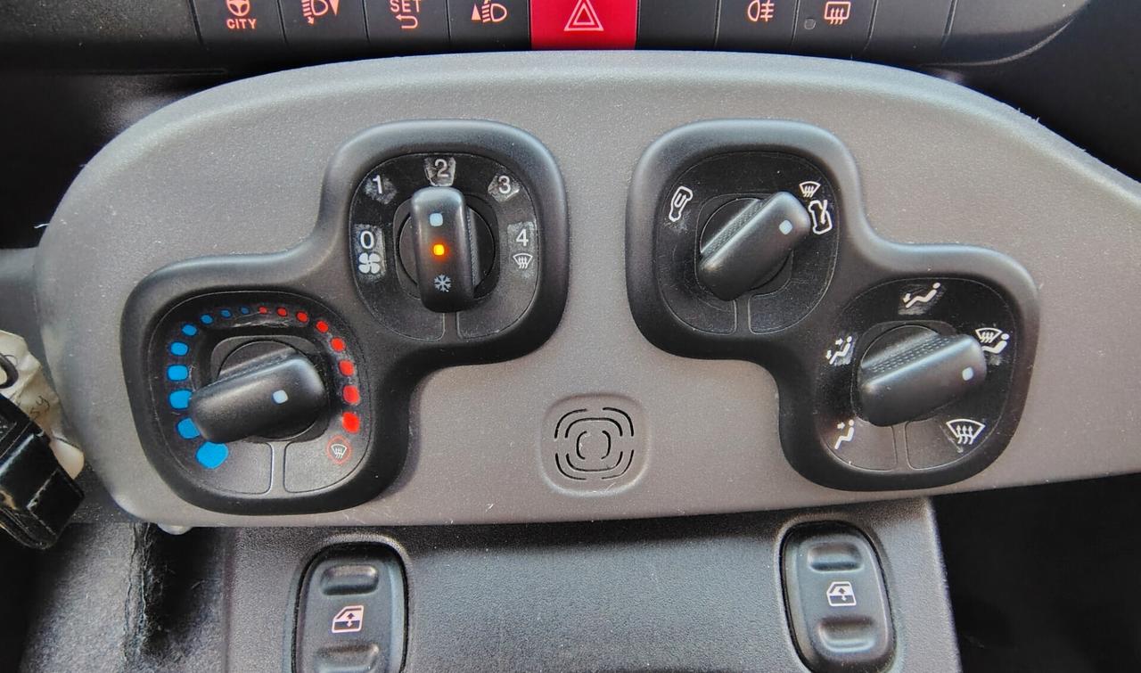 FIAT PANDA LOUNGE 1.2 BENZINA 69 CV