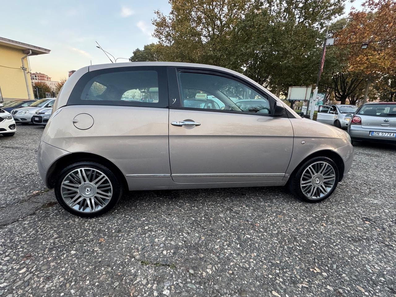 Lancia Ypsilon 1.4 Platino
