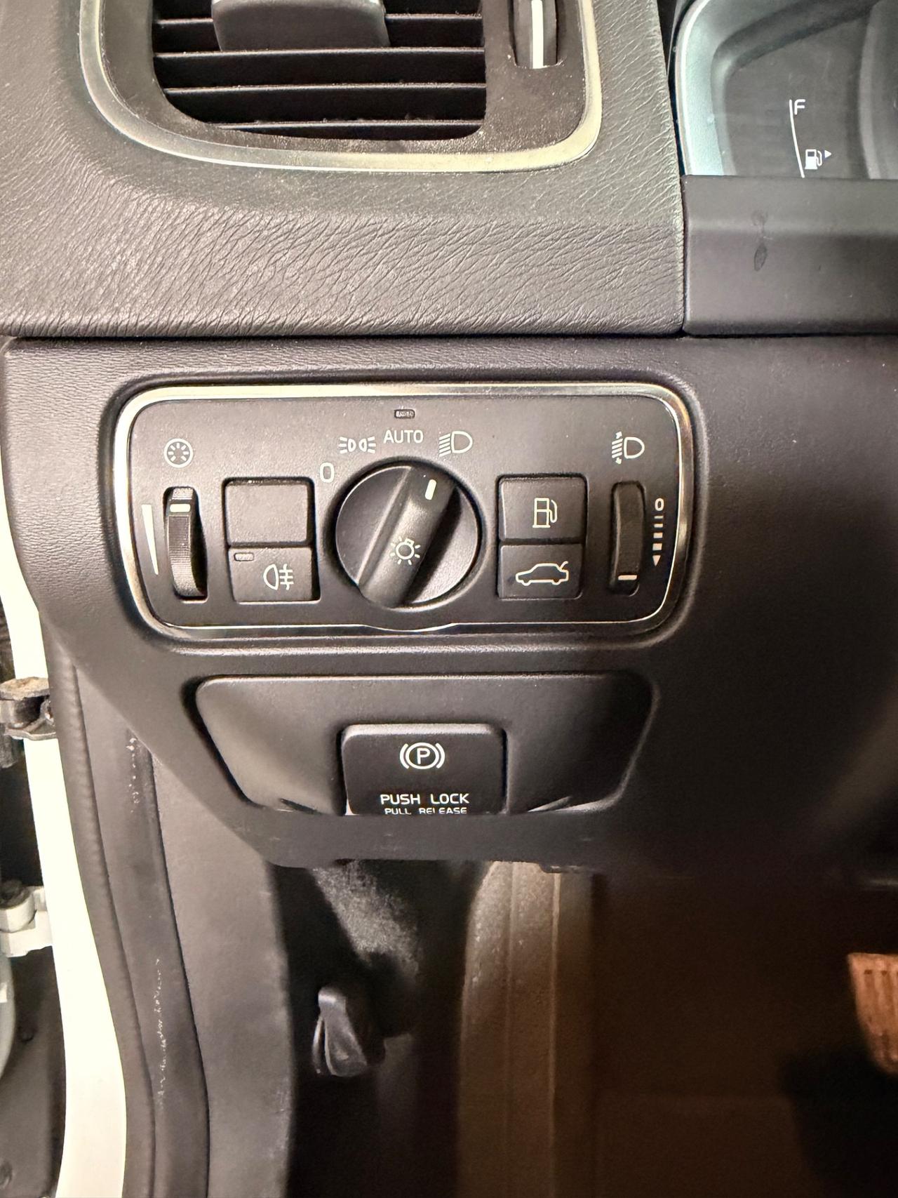 Volvo V60 D4 AWD Geartronic Momentum