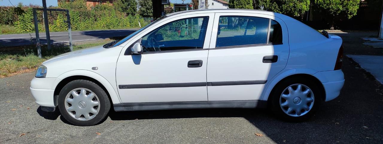 Opel Astra 1.4i 16V cat 5 porte Club