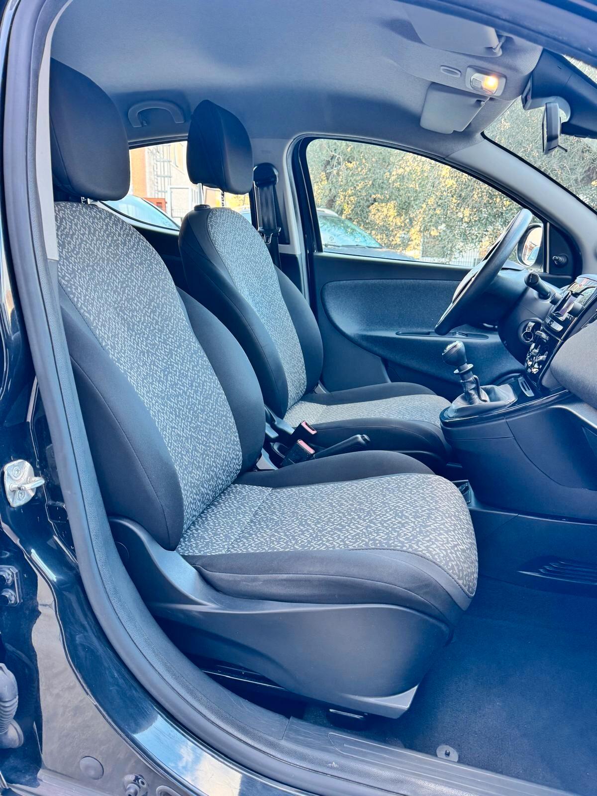 Ypsilon 1.0 FireFly 5 porte S&S Hybrid Silver