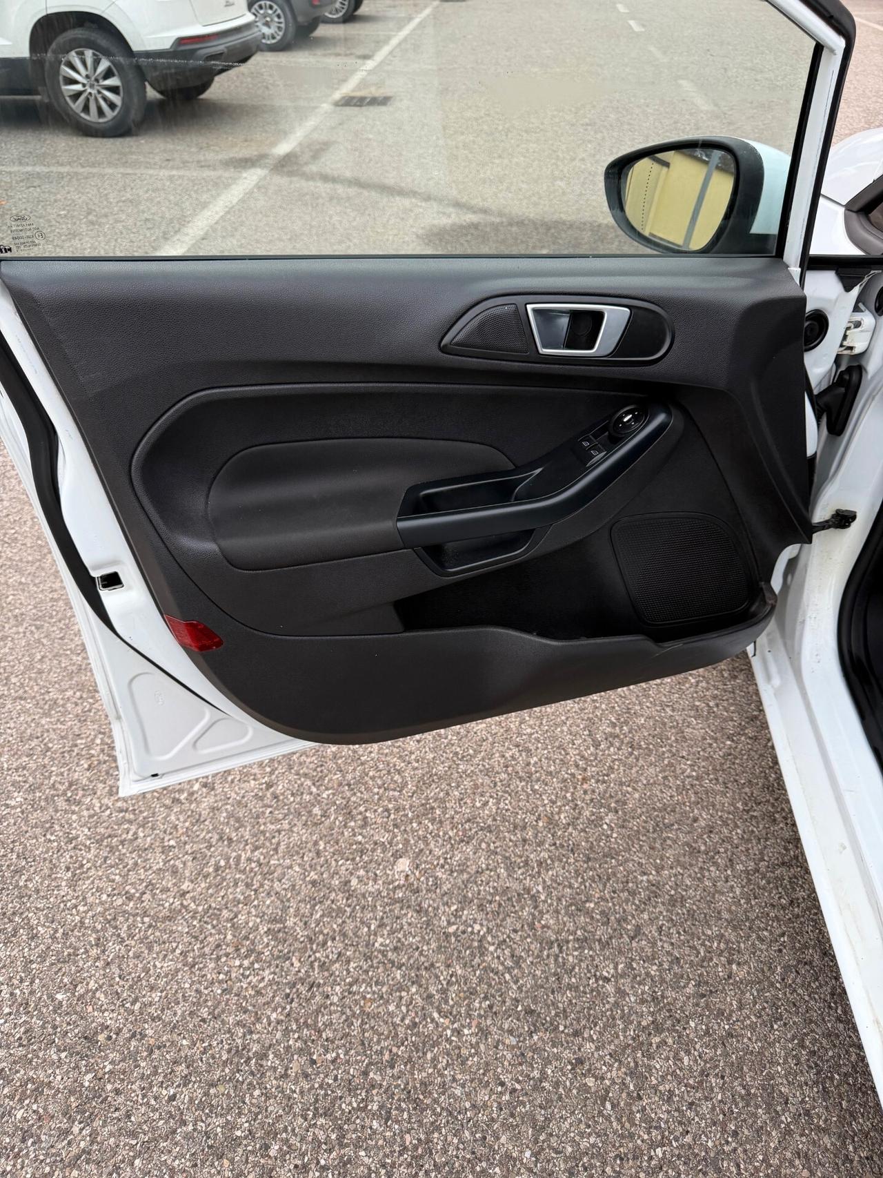 Ford Fiesta 1.5 tdci - NEOPATENTATI - 12 MESI DI GARANZIA -