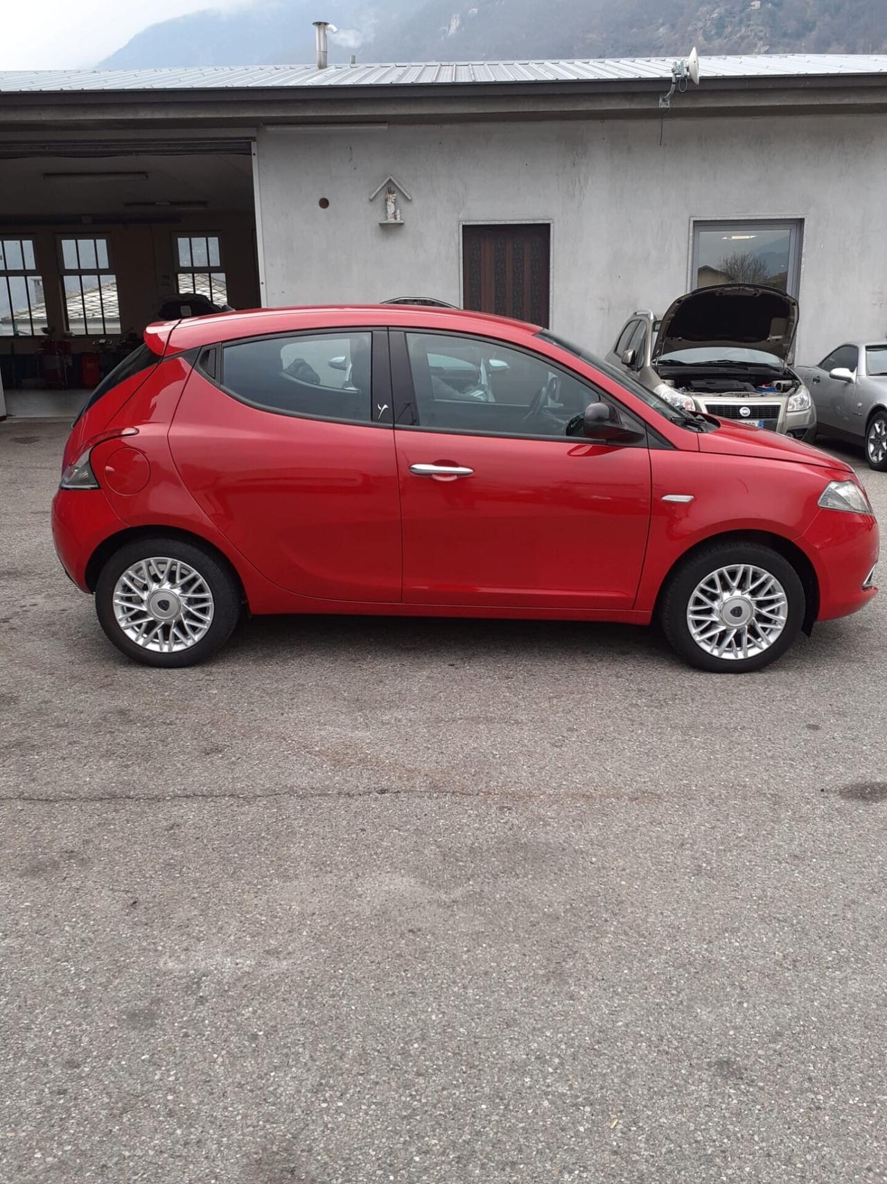 Lancia Ypsilon 0.9 TwinAir 85 CV 5 porte S&S Silver