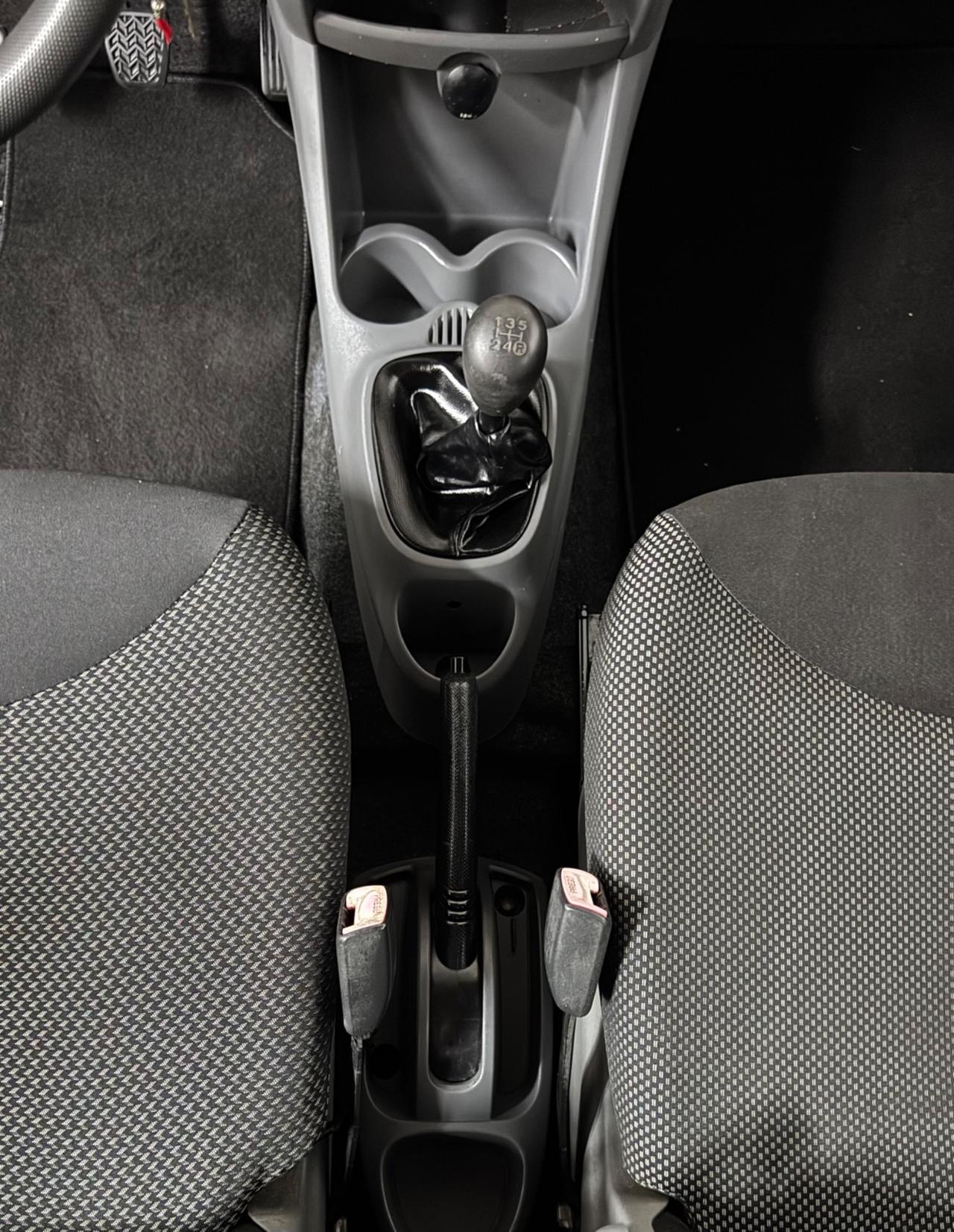 Toyota Aygo 1.0 12V VVT-i 5 porte Sol