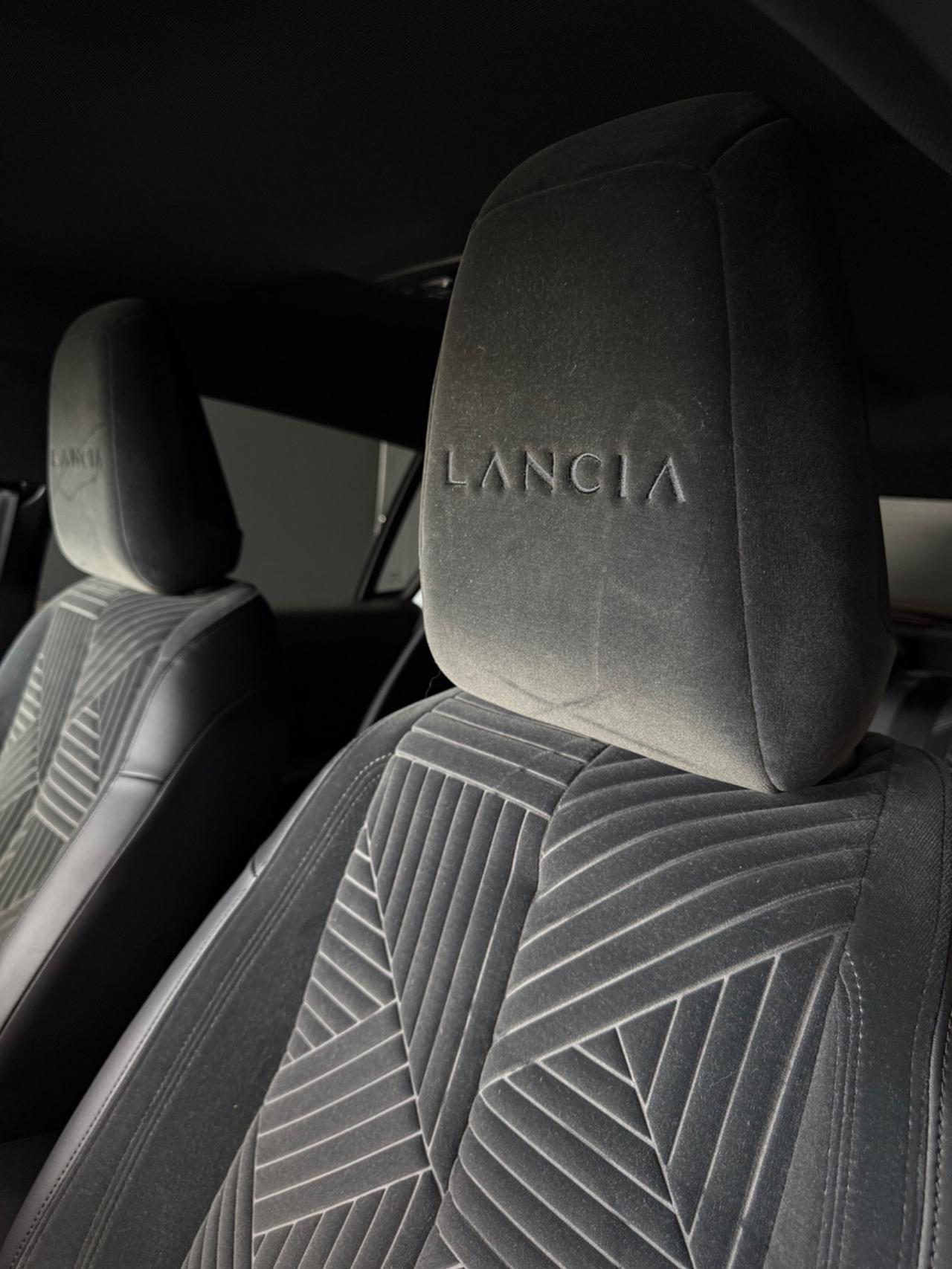 Lancia Ypsilon 1.2 Hybrid Edizione Cassina