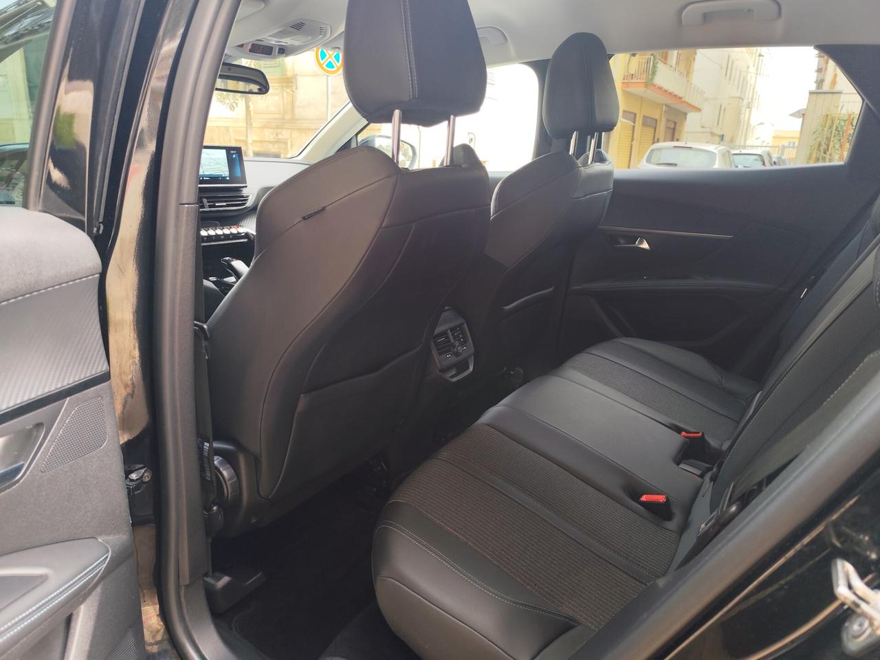 Peugeot 3008 BlueHDi 130CV EAT8 Allure NAVI