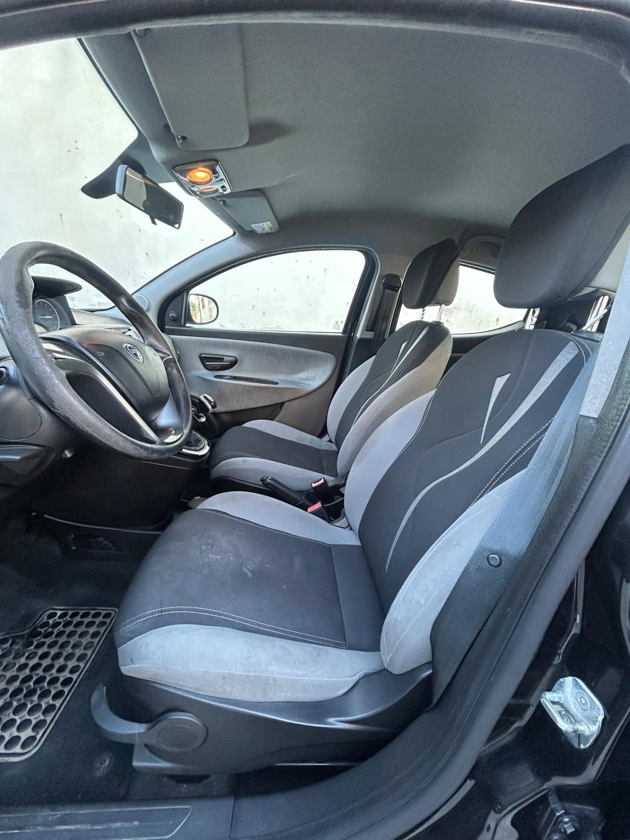 Lancia Ypsilon 1.2 69 CV 5p Platinum