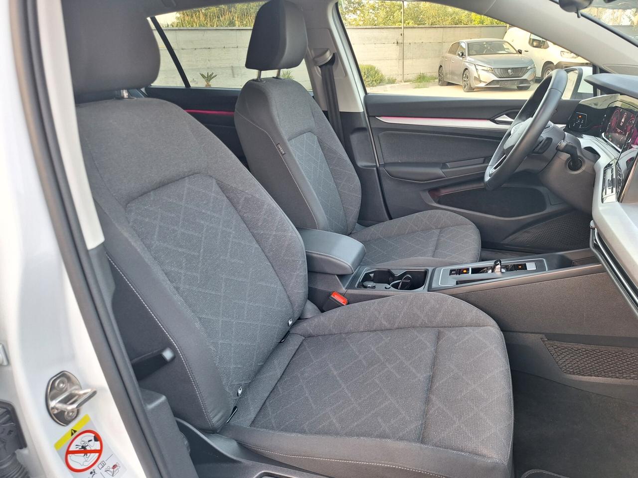 Volkswagen Golf LIFE 1.0 eTSI 110cv DSG NAV+RETROCAM. 2023