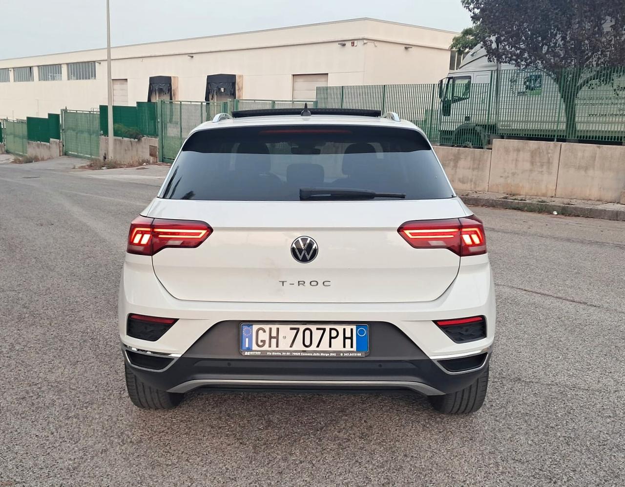 Volkswagen T-Roc 2.0 TDI SCR 150 CV DSG Business BlueMotion Technology con tetto panoramico (IVA Esp)