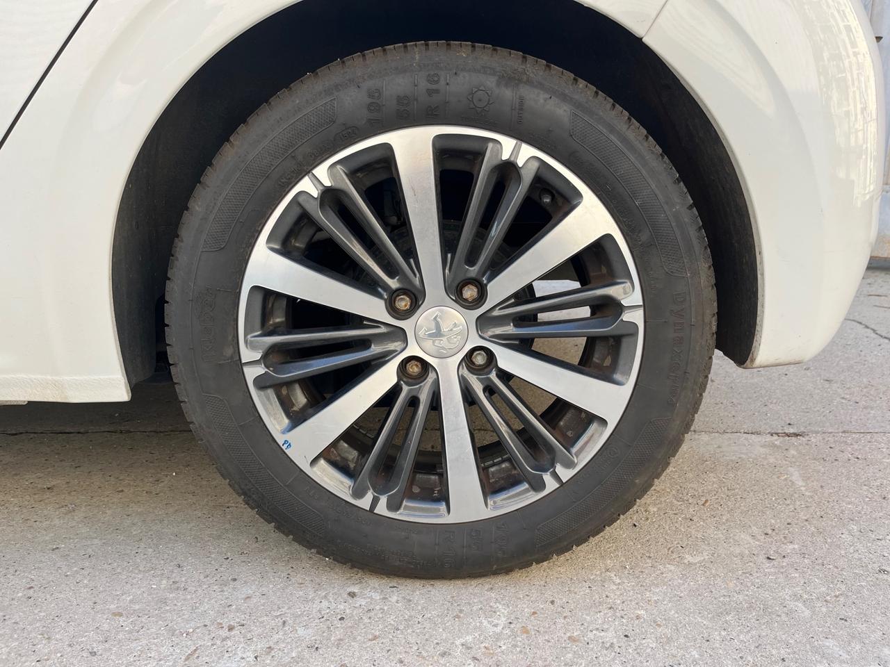 Peugeot 208 PureTech 82 5 porte Allure