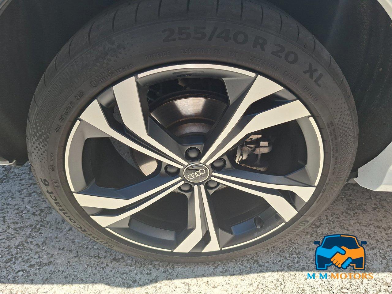 Audi Q3 40 2.0 tfsi Identity Black quattro s-line