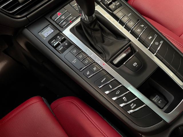 PORSCHE Macan 2.0