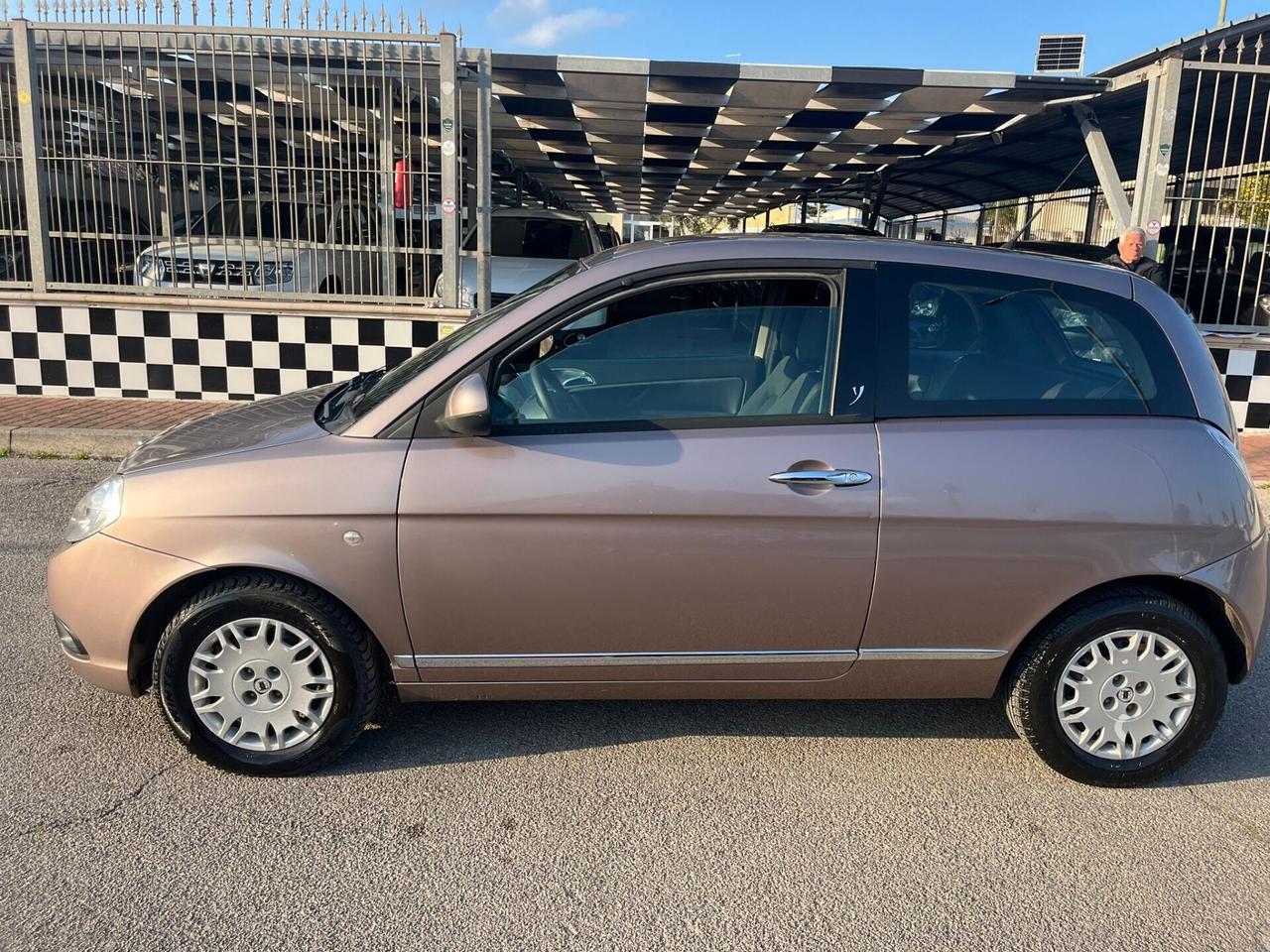 Lancia Ypsilon 1.3 MJT 75 CV Elle Unipro 2010
