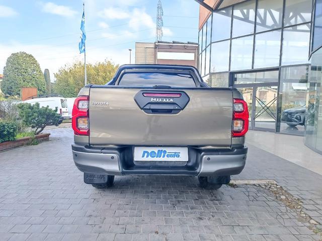 TOYOTA Hilux 2.8 D A/T 4WD 4 porte Double Cab Invincible