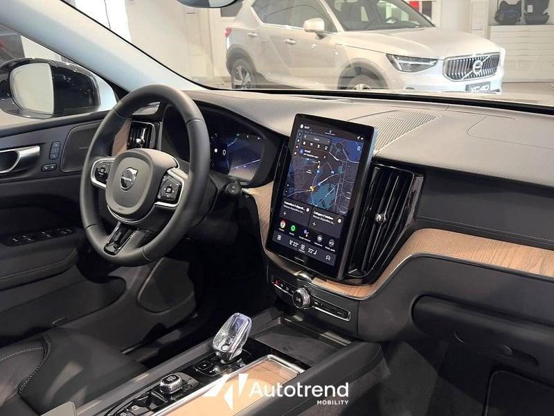 Volvo XC60 B5 250 CV AWD Mild Hybrid Benzina Automatica Ultra Dark