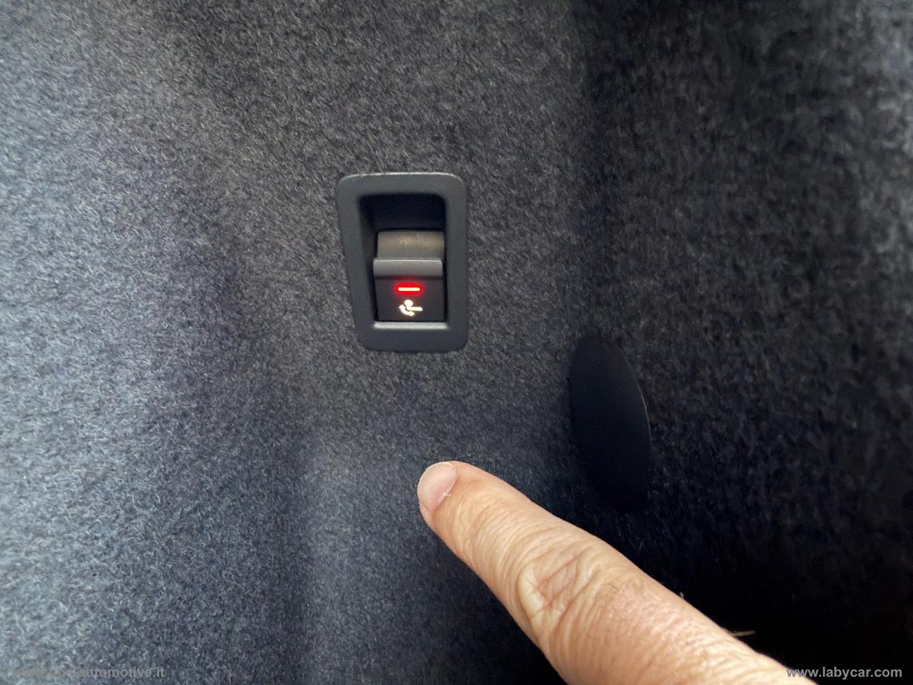 AUDI Q3 SPORTBACK 2.0TDI S-tronic S-Line LED NAVI PELLE CERCHI 19 RETROCAMERA