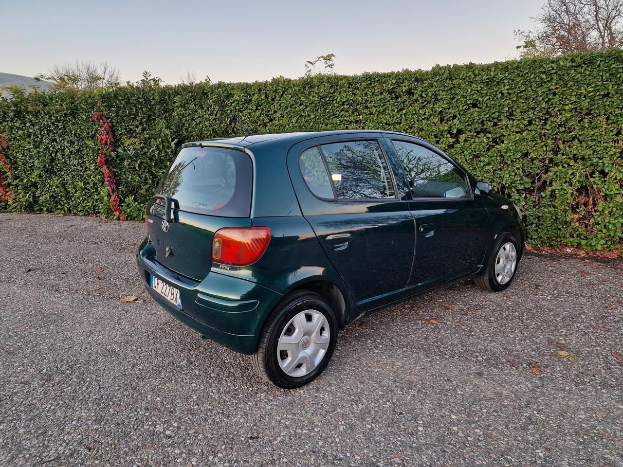 Toyota Yaris 1.0i 16V 5p