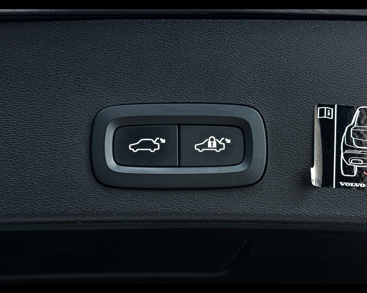 VOLVO XC40 (2017-->) - XC40 T5 Recharge Plug-in Hybrid Inscription Expression