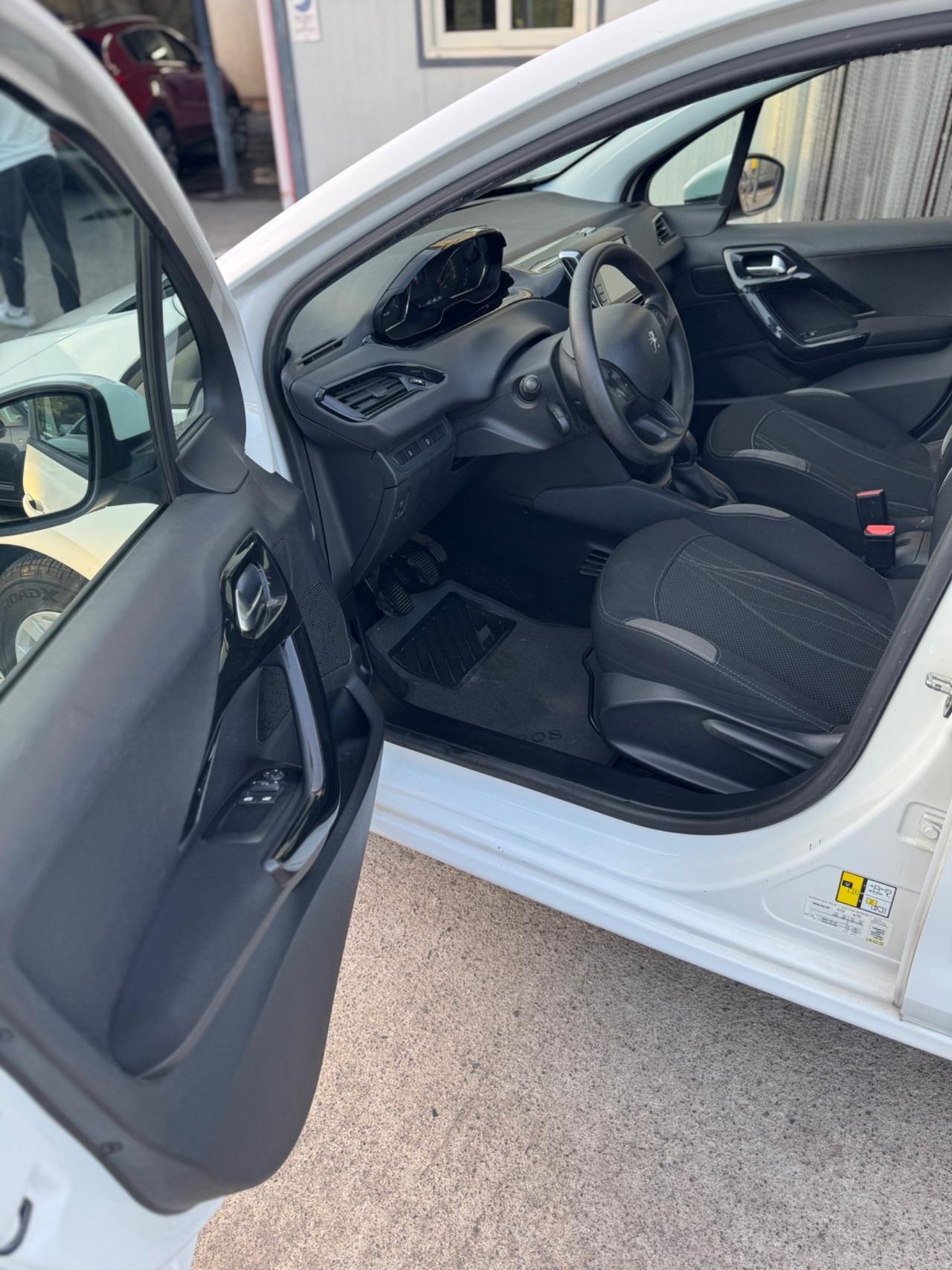 Peugeot 208 PureTech 82 5 porte Allure