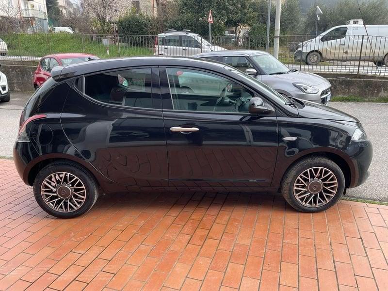 Lancia Ypsilon 1.0 FireFly 5 porte S&S Hybrid Gold Plus