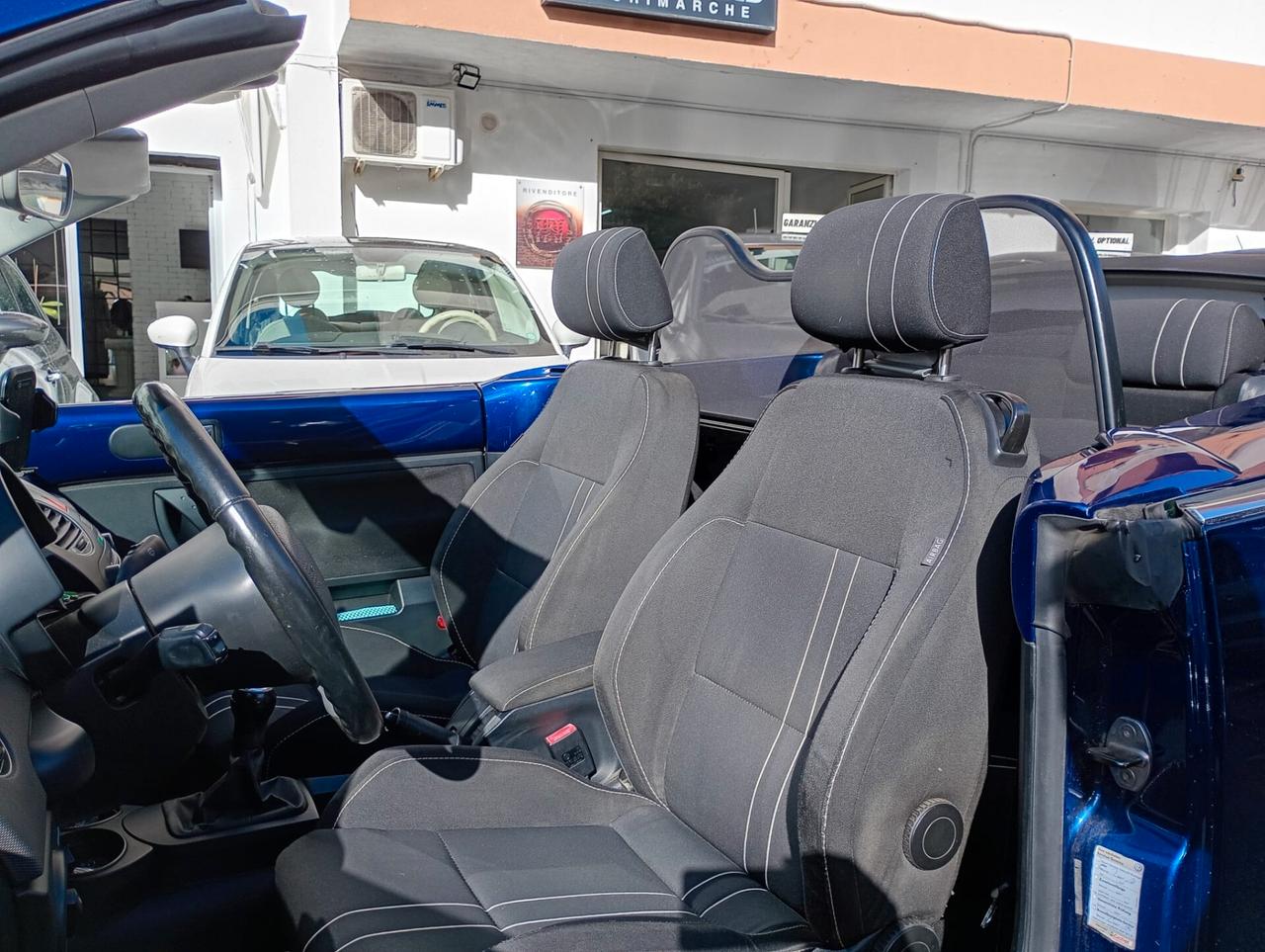 Volkswagen New Beetle 1.6 Cabrio