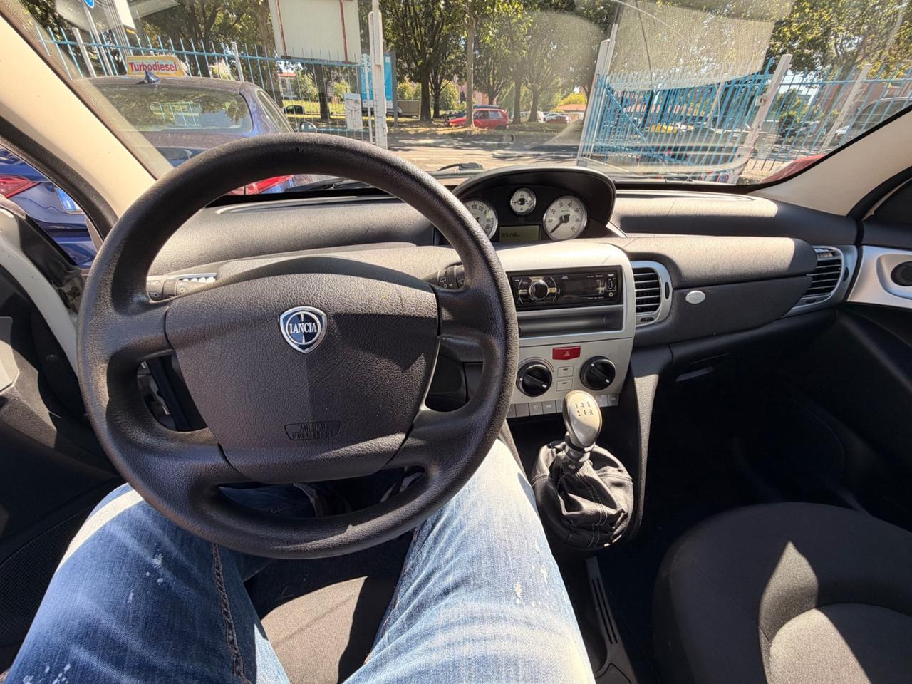 Lancia Ypsilon 1.2 69 CV Unyca 2012