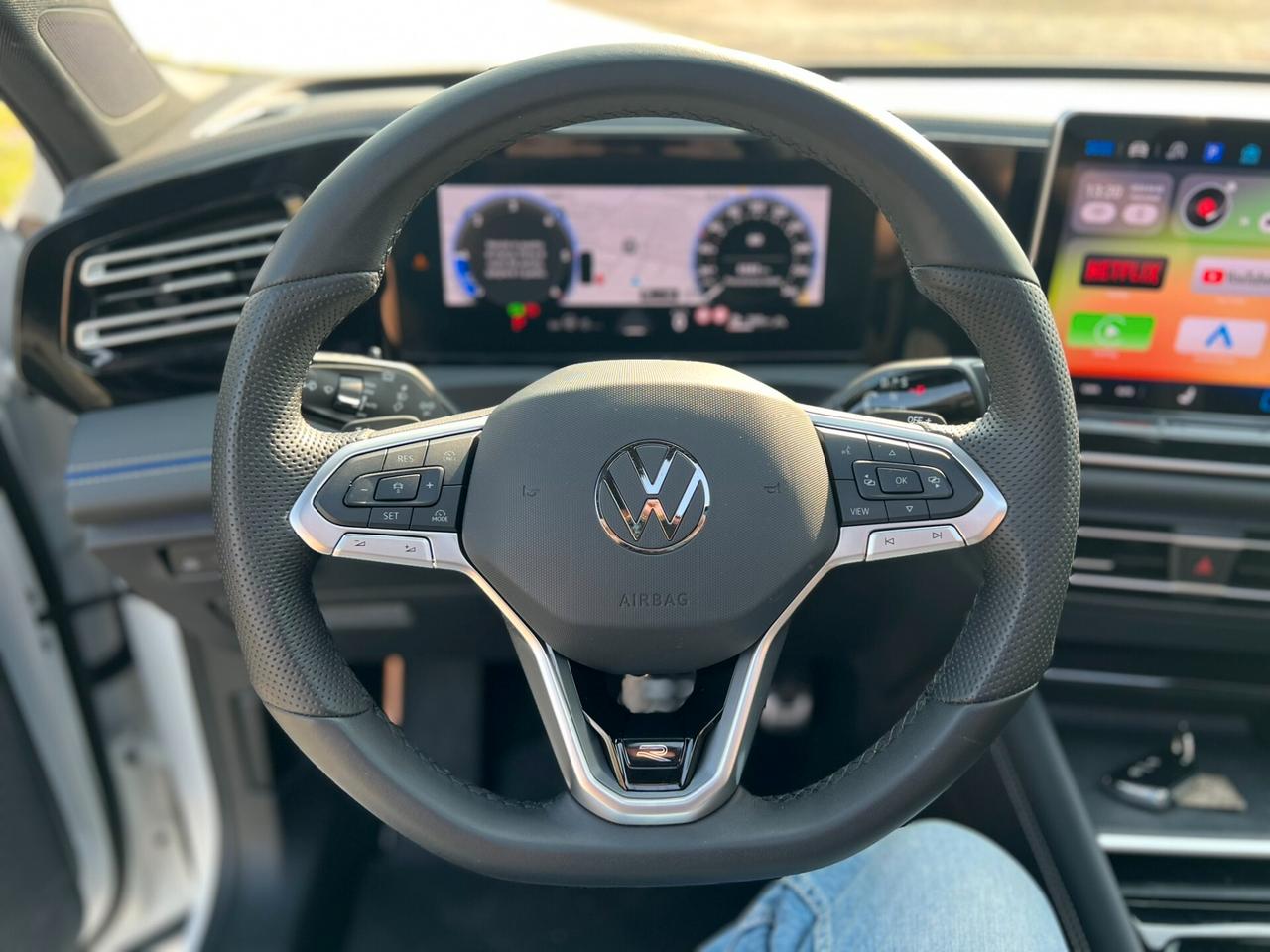 Volkswagen Tiguan 2.0 TDI 150 CV SCR DSG R-Line UNICOPRO TETTO UNICA