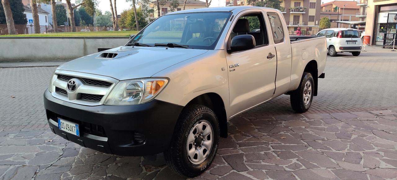 Toyota Hilux 2.5 D-4D 4WD Extra Cab PICK UP